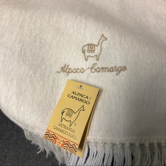ALPACA CAMARGO Alpaca Acrylic  Blend White w/ Fringe Scarf NWT - Picture 2 of 6